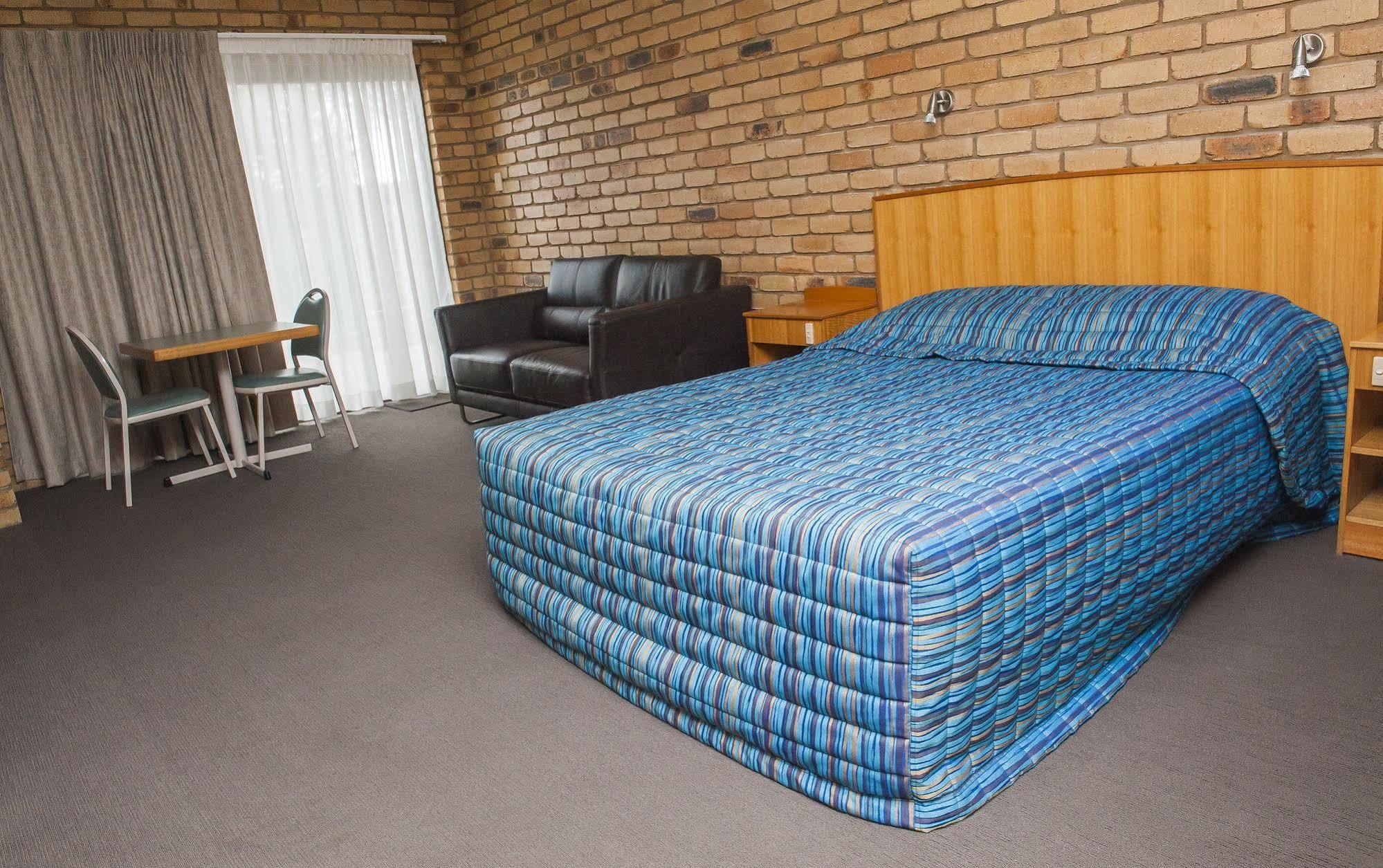The Club Motor Inn Chinchilla Exterior photo