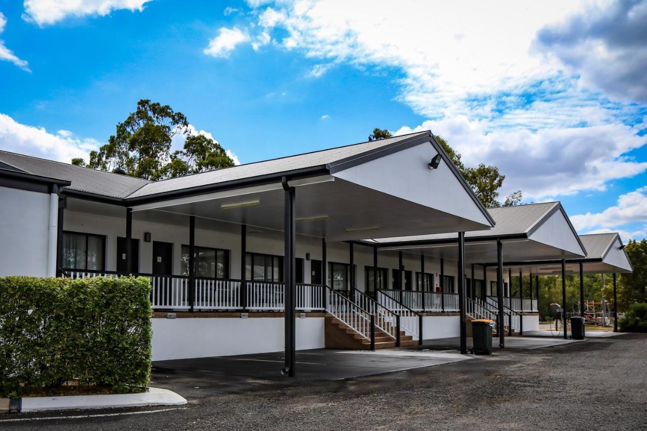 The Club Motor Inn Chinchilla Exterior photo